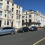 Rosie's On The Crescent Apartment *