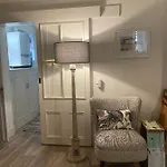 Rosie's On The Crescent Apartment *