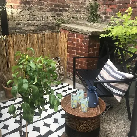 Rosie's On The Crescent Apartmán *