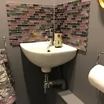 Rosie's On The Crescent דירה